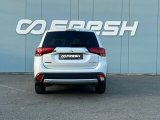 2017 Mitsubishi Outlander III Рестайлинг 2, белый, 1985000 рублей, вид 4