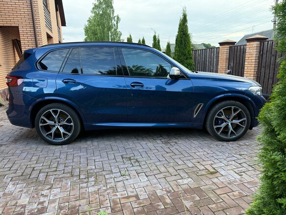 2020 BMW X5 M50d IV (G05/G18), синий, 6550000 рублей - вид 7