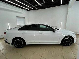 2020 Kia K5 III, белый, 2477000 рублей, вид 4