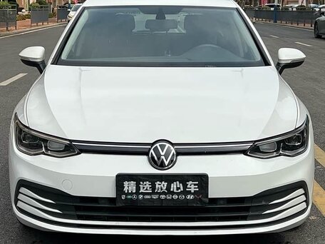 2023 Volkswagen Golf VIII, белый, 1600000 рублей, вид 2