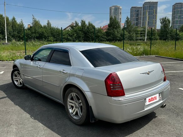 2005 Chrysler 300C I, серебристый, 1300000 рублей - вид 7