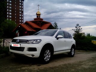 2012 Volkswagen Touareg II, белый, 1990000 рублей, вид 2