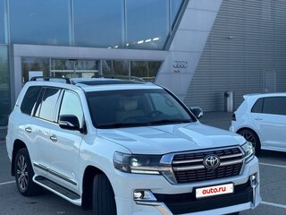 2014 Toyota Land Cruiser 200 Series Рестайлинг 1, белый, 4000000 рублей, вид 4