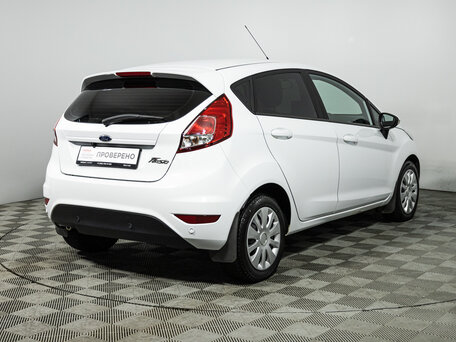 2016 Ford Fiesta Mk6 Рестайлинг, белый, 929700 рублей, вид 5