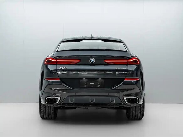2021 BMW X6 30i III (G06), серебристый, 6169000 рублей - вид 4