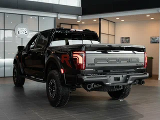2026 Ford F-150 Raptor SuperCrew Raptor XIV Рестайлинг, чёрный, 19500000 рублей, вид 3