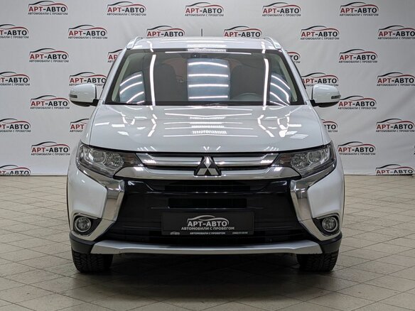 2015 Mitsubishi Outlander III Рестайлинг 2, белый - вид 1