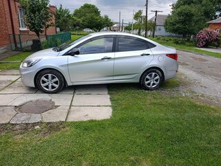 2013 Hyundai Solaris I, серебристый, 600000 рублей, вид 3