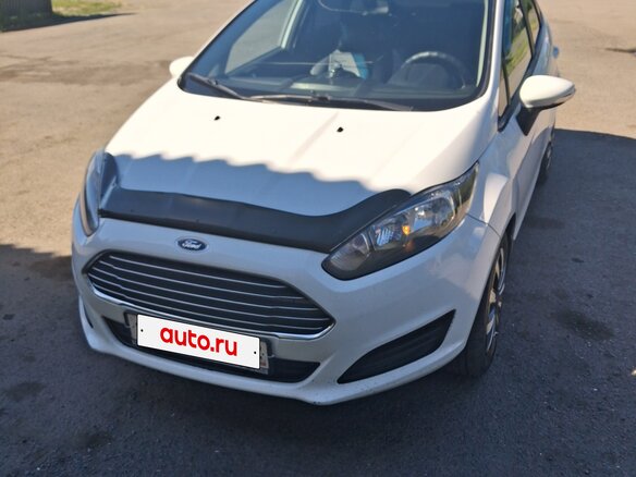 2015 Ford Fiesta Mk6 Рестайлинг, белый, 799999 рублей - вид 2