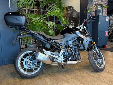 2021 BMW F 900 R, чёрный, 940000 рублей, вид 1