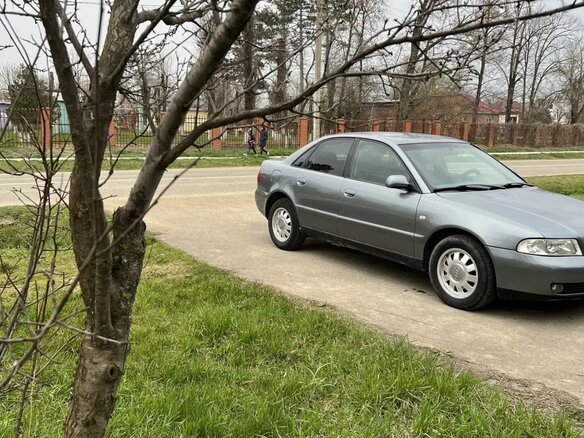 1999 Audi A4 I (B5) Рестайлинг, серый, 440000 рублей - вид 5