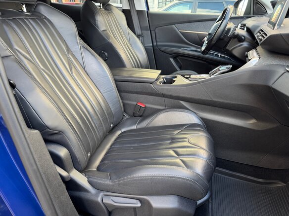 2017 Peugeot 3008 II, синий, 1375000 рублей - вид 9