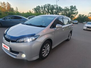 2010 Toyota Wish II, серебристый, 1250000 рублей, вид 1