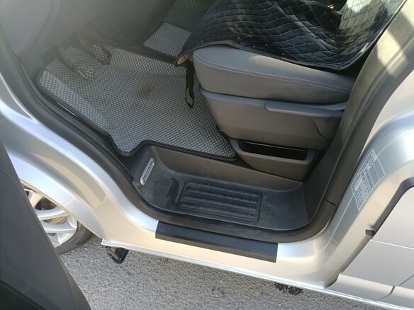 2010 Volkswagen Multivan T5 Рестайлинг, серебристый, 2600000 рублей - вид 23