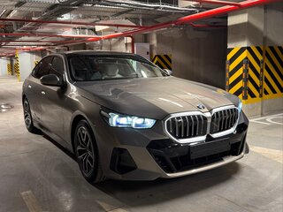 2025 BMW 5 серии 523d VIII (G60/G61/G68), серый, 7500000 рублей, вид 4
