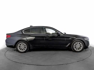 2020 BMW 5 серии 520d xDrive VII (G30/G31/G38), чёрный, 2750000 рублей, вид 4