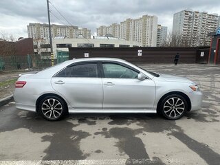 2011 Toyota Camry VI (XV40) Рестайлинг, серебристый, 900000 рублей, вид 2