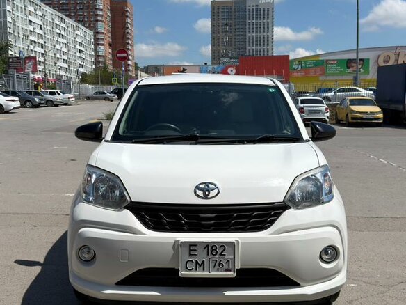 2017 Toyota Passo III, белый, 1070000 рублей - вид 4