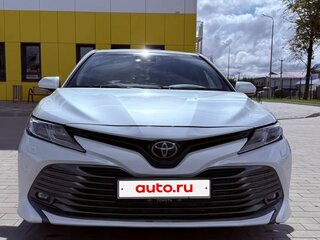 2021 Toyota Camry VIII (XV70), белый, 2850000 рублей, вид 3