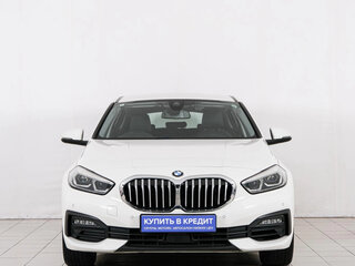 2021 BMW 1 серии 118i III (F40), белый, 1579000 рублей, вид 2