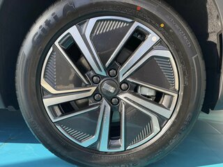 2026 Geely EX5 Гибрид EM-i, серый, 3669990 рублей, вид 5