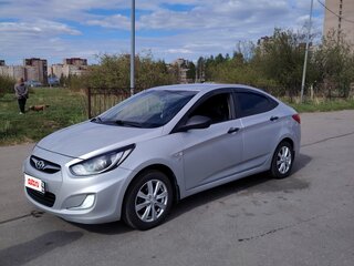 2013 Hyundai Solaris I, серебристый, 950000 рублей, вид 1