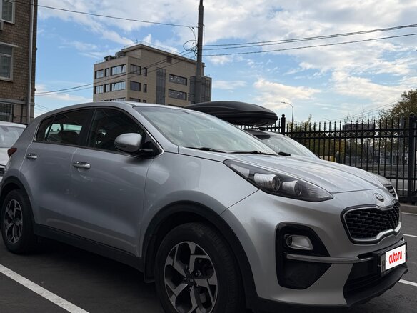 2018 Kia Sportage IV Рестайлинг, серебристый, 1870000 рублей - вид 3