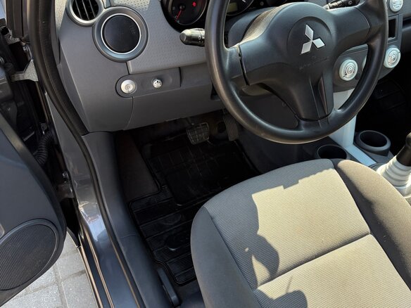 2006 Mitsubishi Colt VI (Z20/Z30), серый, 600000 рублей - вид 11
