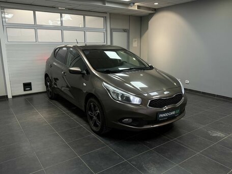2013 Kia Ceed II, коричневый, 855000 рублей, вид 3