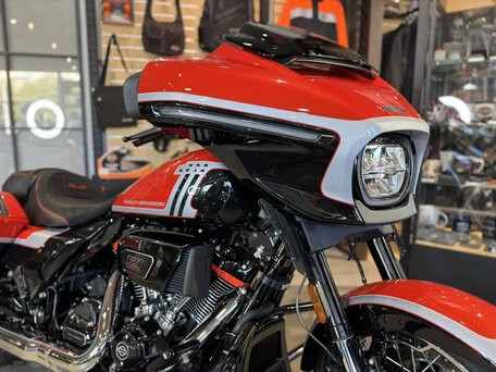 2024 Harley-Davidson CVO Street Glide, оранжевый, 4900000 рублей, вид 3