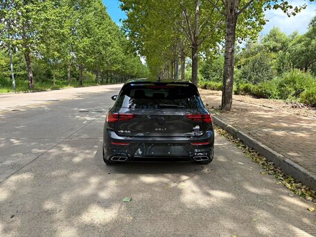 2023 Volkswagen Golf VIII, чёрный, 2010010 рублей, вид 4