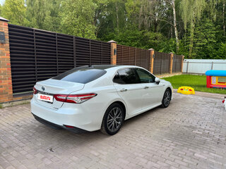 2022 Toyota Camry VIII (XV70) Рестайлинг, белый, 3200000 рублей, вид 3