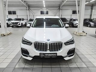 2021 BMW X5 30d IV (G05/G18), белый, 9380000 рублей, вид 2