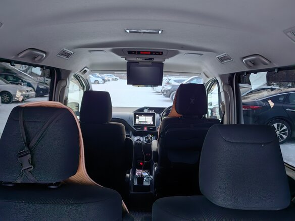 2014 Toyota Voxy III (R80), белый, 1850000 рублей - вид 6