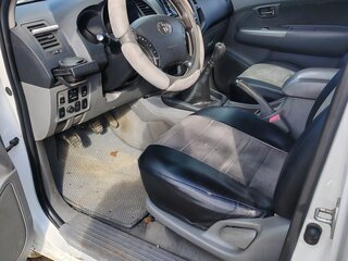 2010 Toyota Hilux VII, белый, 1700000 рублей, вид 5