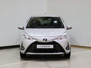 2019 Toyota Vitz III (XP130) Рестайлинг, серый, 935000 рублей, вид 2