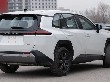2026 Toyota RAV4 VI (XA60), белый, 4000500 рублей, вид 2