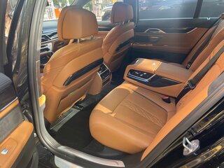 2021 BMW 7 серии 730d xDrive VI (G11/G12) Рестайлинг, чёрный, 7800000 рублей, вид 3