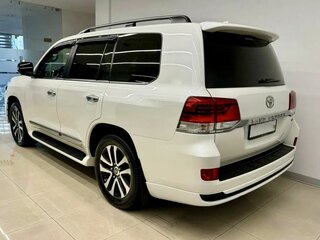 2019 Toyota Land Cruiser 200 Series Рестайлинг 2, белый, 7500000 рублей, вид 3