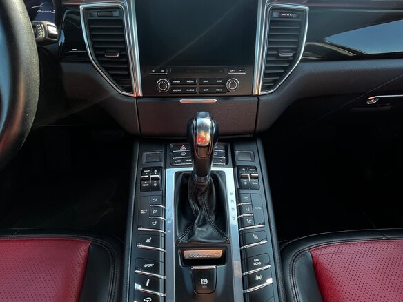 2018 Porsche Macan S Diesel I, чёрный, 4390000 рублей - вид 10