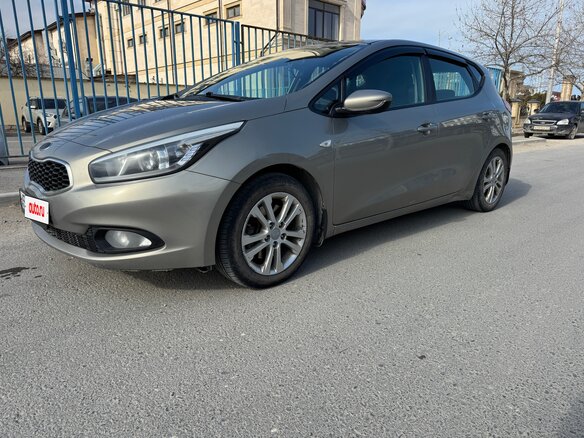 2014 Kia Ceed II, серый, 700000 рублей - вид 1
