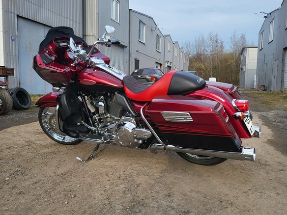 2011 Harley-Davidson CVO Road Glide, красный, 1650000 рублей - вид 3
