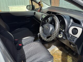 2012 Toyota Vitz III (XP130), серый, 730000 рублей, вид 5