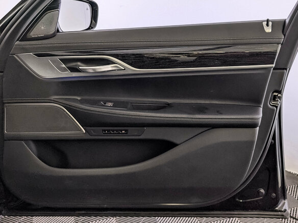 2021 BMW 7 серии Long 750Li xDrive VI (G11/G12) Рестайлинг, синий, 6750000 рублей - вид 25
