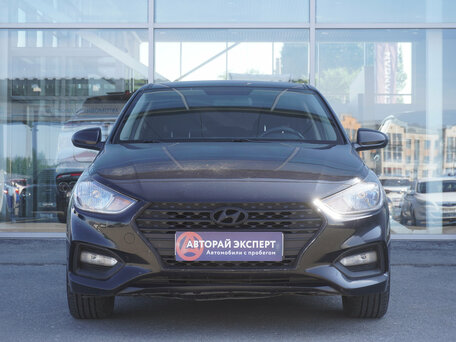 2018 Hyundai Solaris II, чёрный, 1210000 рублей, вид 2