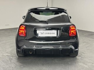 2022 Mini Hatch Cooper III (F55/F56) Рестайлинг 2, чёрный, 2470999 рублей, вид 3