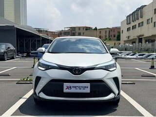 2022 Toyota C-HR I Рестайлинг, белый, 1940000 рублей, вид 2