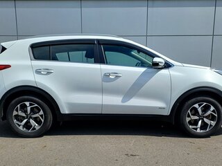 2020 Kia Sportage IV Рестайлинг, белый, 1990000 рублей, вид 4