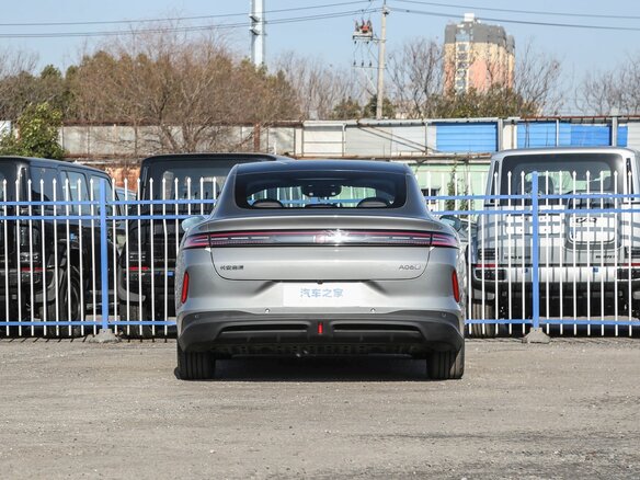 2026 Changan Qiyuan A06 28.39 kWh, серебристый, 2590000 рублей - вид 6