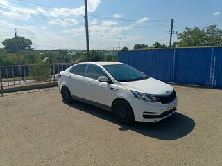 2016 Kia Rio III Рестайлинг, белый, 599999 рублей, вид 1